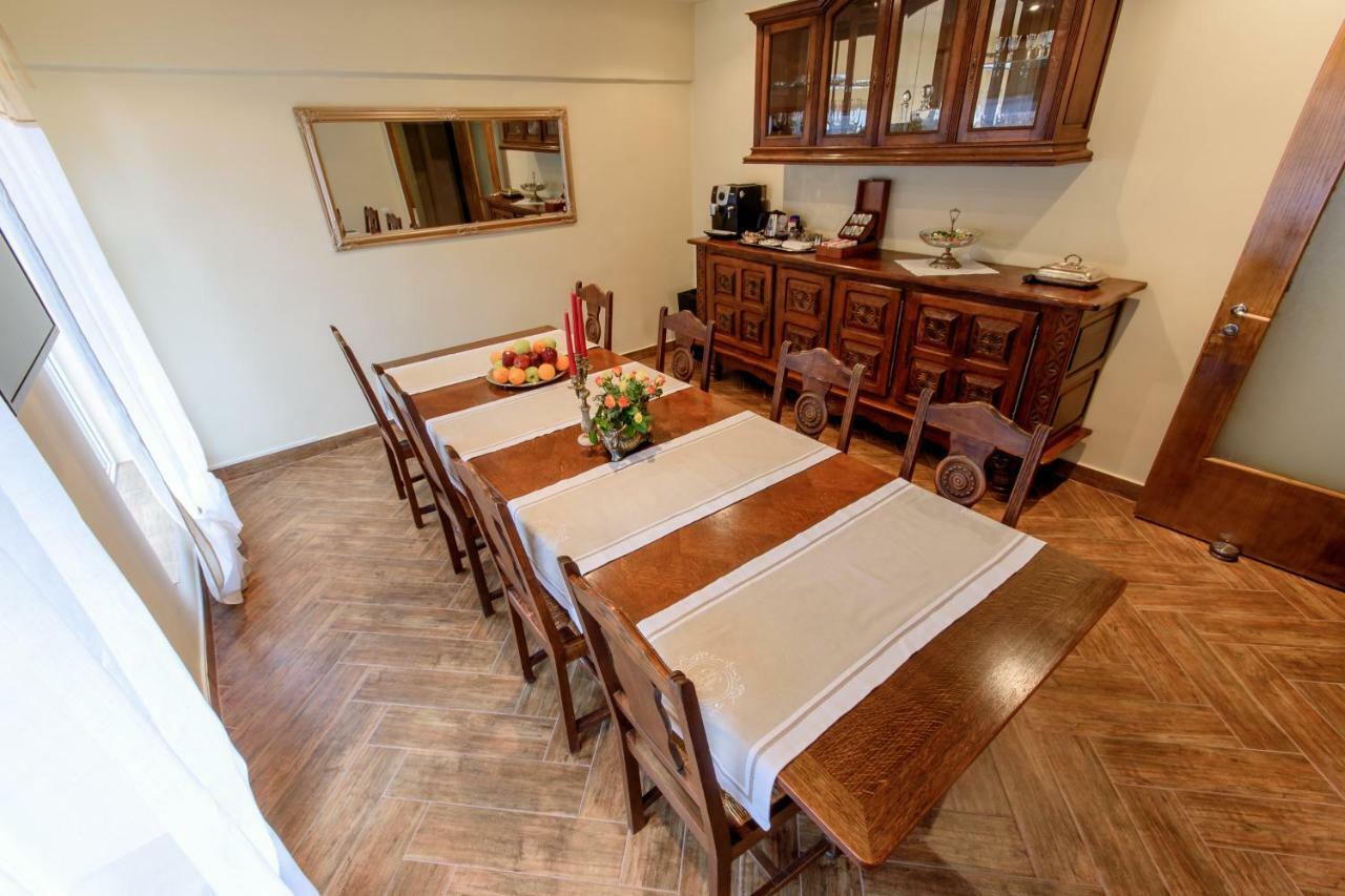 Williams House Hotell Hunedoara Exteriör bild