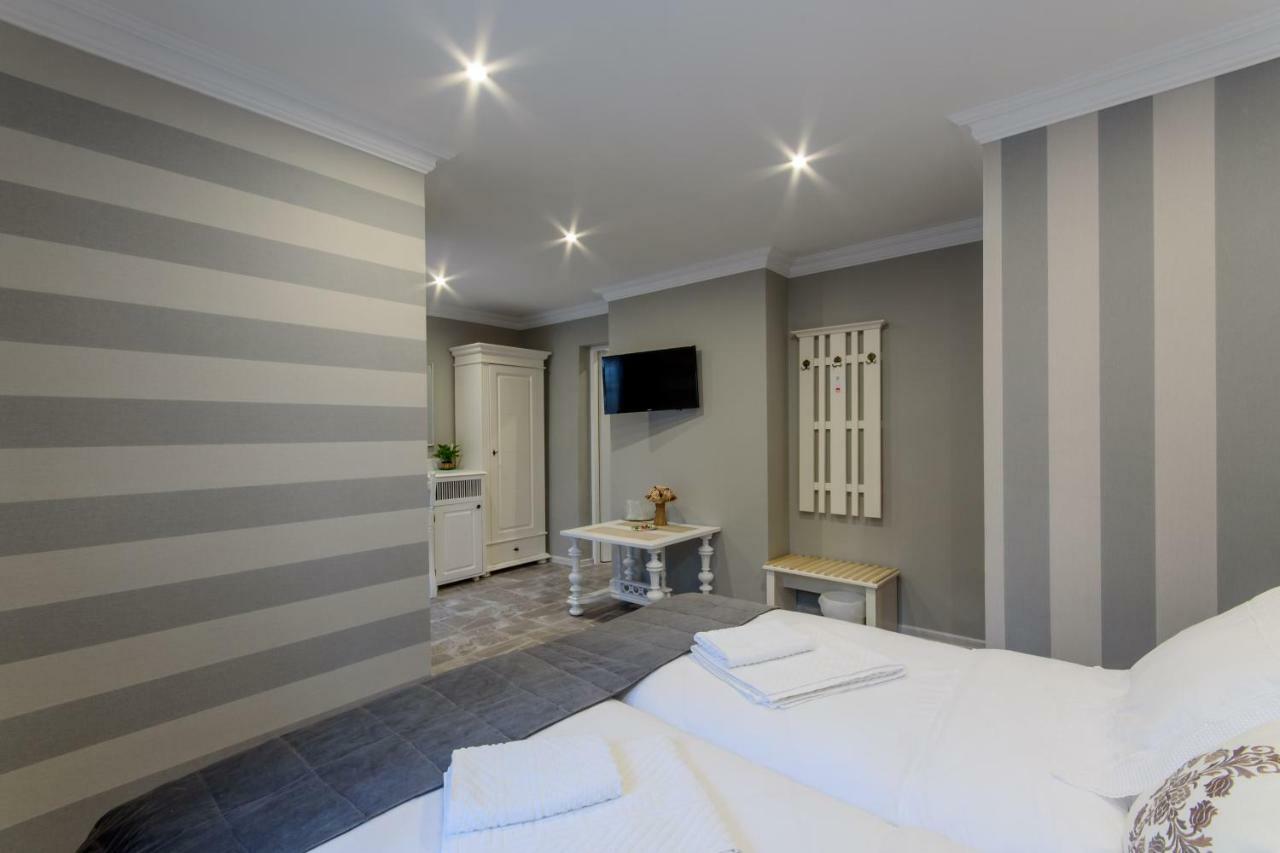 Williams House Hotell Hunedoara Exteriör bild
