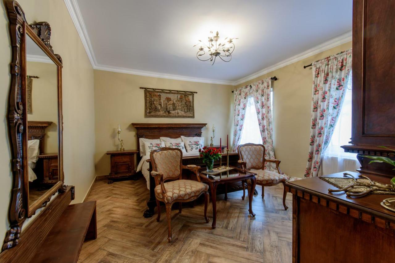 Williams House Hotell Hunedoara Exteriör bild