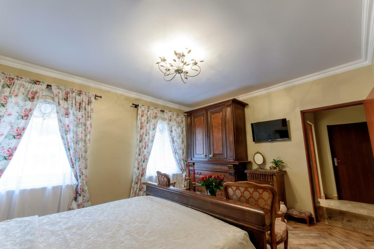 Williams House Hotell Hunedoara Exteriör bild