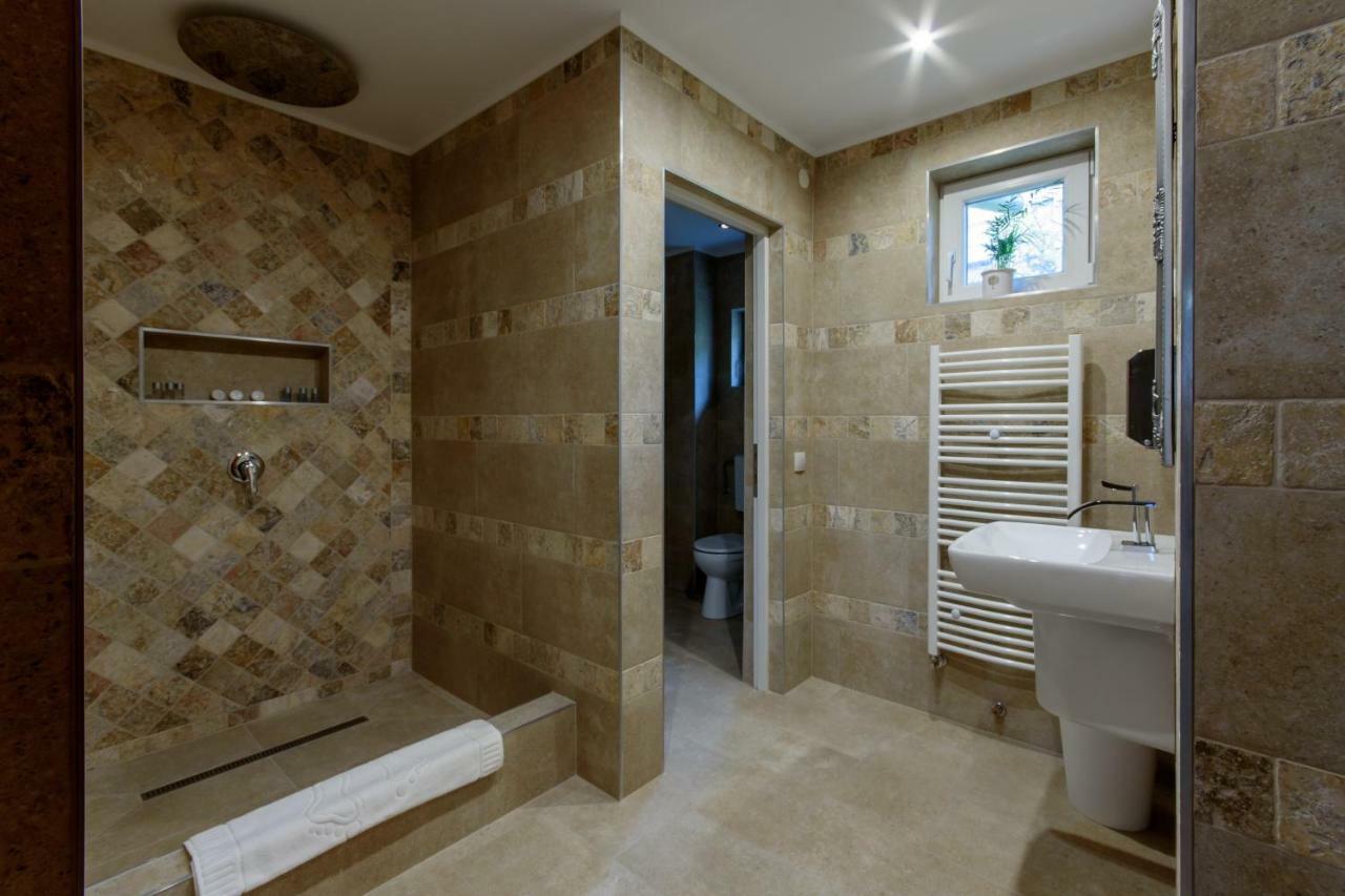 Williams House Hotell Hunedoara Exteriör bild